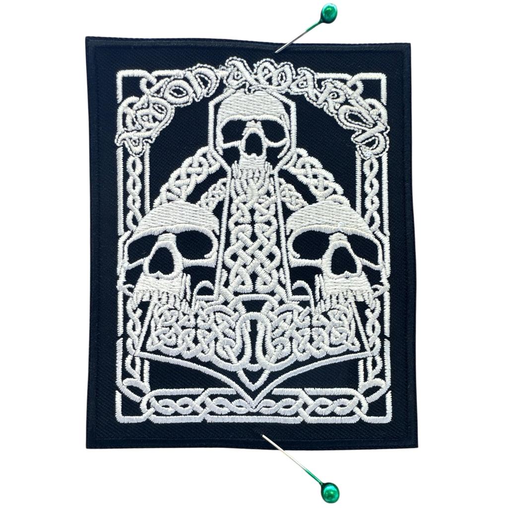 Amon Amarth - 3 skulls and thors hammer kangasmerkki - Hoopee.fi