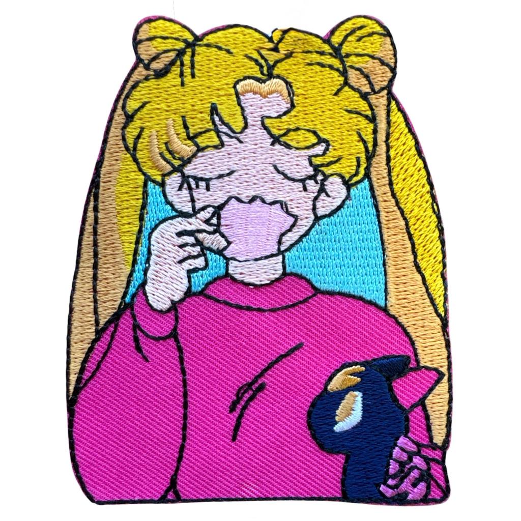 Sailor moon - Usagi and cat kangasmerkki - Hoopee.fi