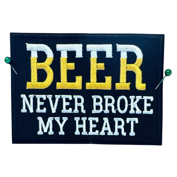 Beer never broke my heart haalarimerkki 6,5×9 cm - Hoopee.fi