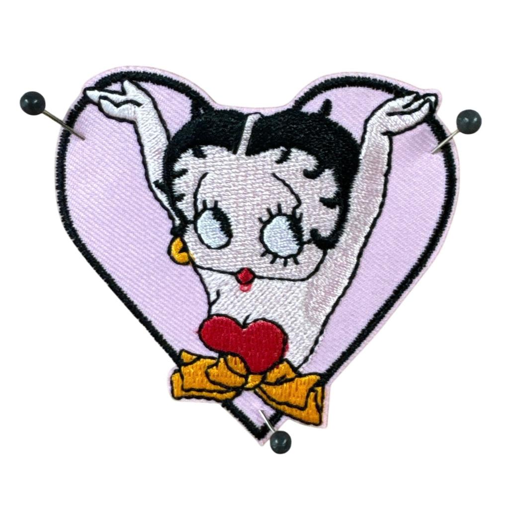 Betty Boop - Pink heart kangasmerkki - Hoopee.fi