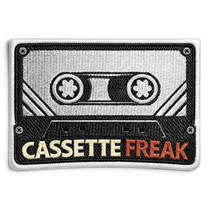 Cassette Freak hihamerkki 5×8 cm - Hoopee.fi