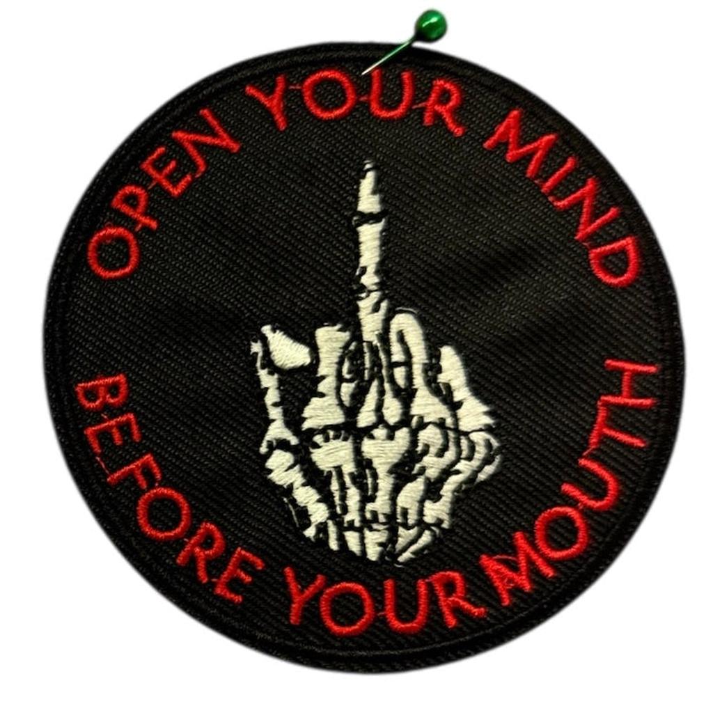Open your mind before your mouth kangasmerkki - Hoopee.fi