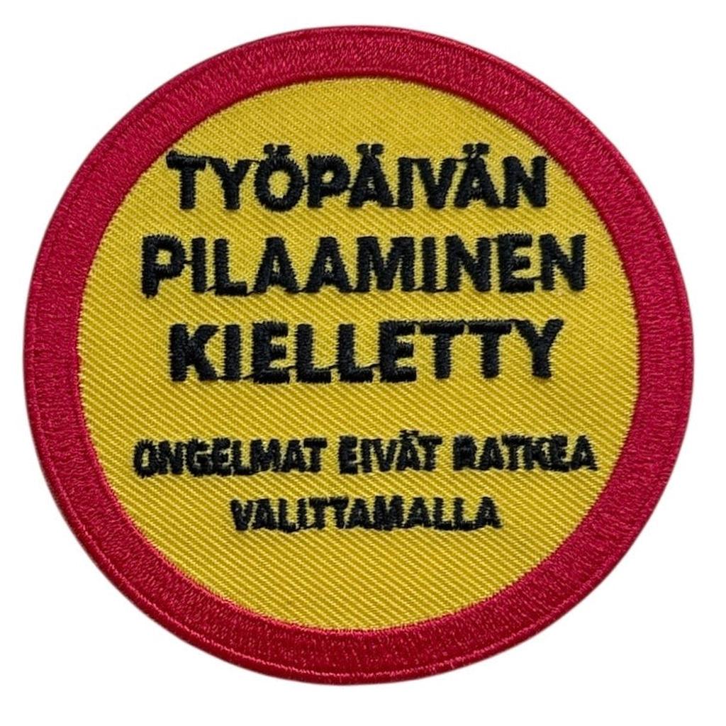 "Työpäivän pilaaminen kielletty" kangasmerkki – brodeerattu hihamerkki - Hoopee.fi