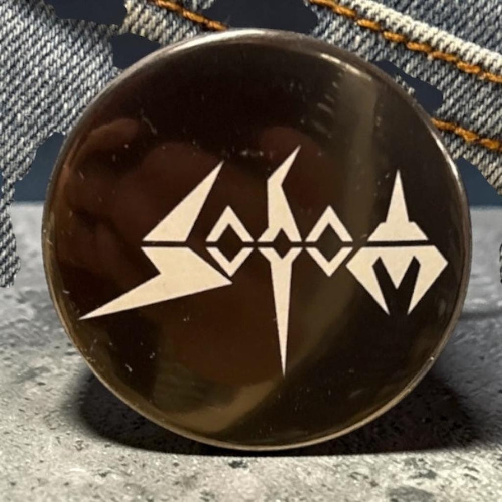 Sodom - Logo iso rintanappi - Hoopee.fi