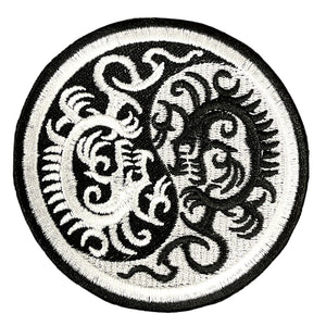 Yin Yang dragons kangasmerkki - Hoopee.fi