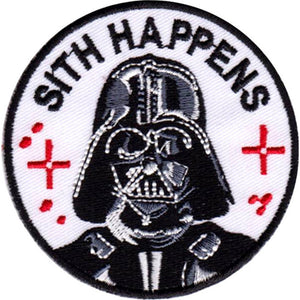 Sith happens Darth Vader kangasmerkki 7,5 cm - Hoopee.fi